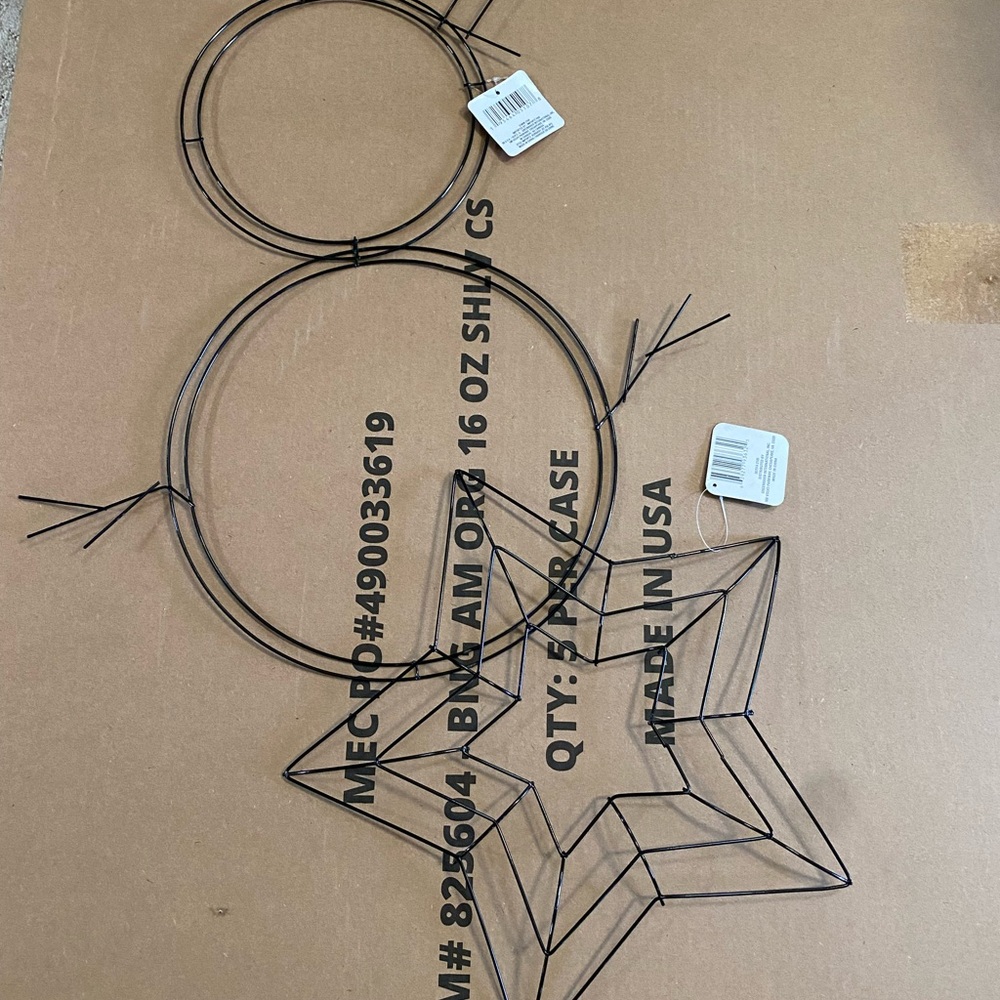 Black Wire Star and Circle Wall Decor